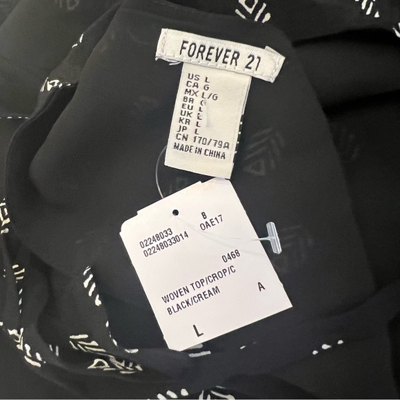 Forever 21 Black White Print Crop Top NEW WITH TAGS B3/19 - Picture 4 of 8